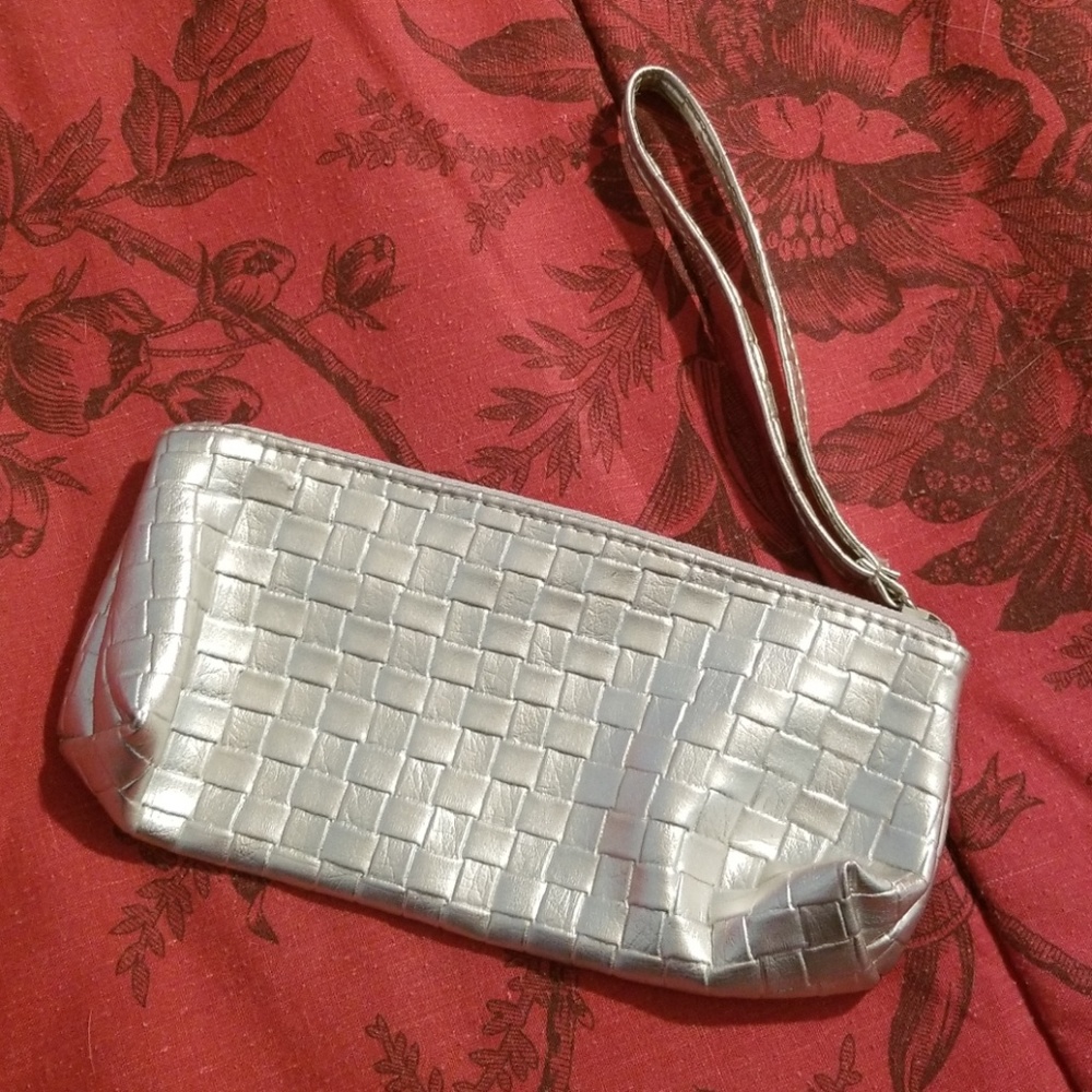 Silver simulated weave small cosmetics bag